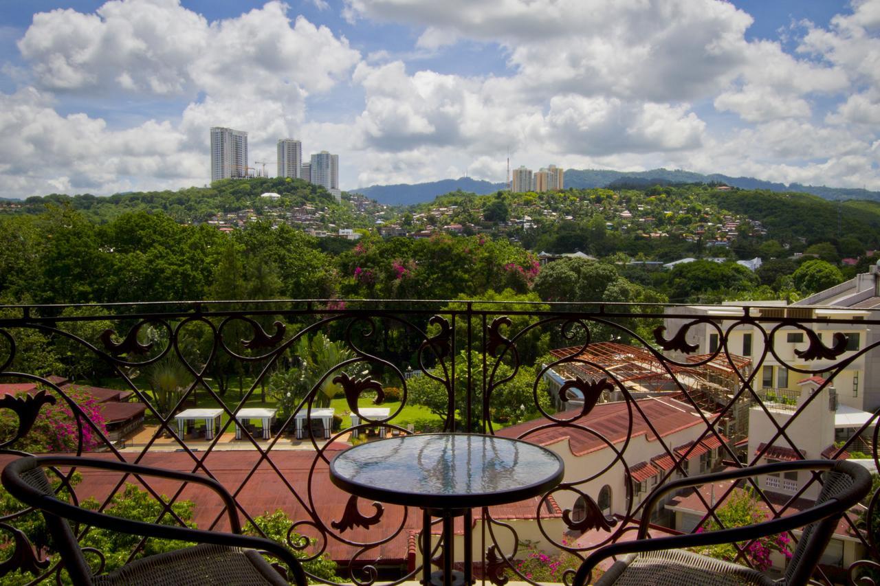 Sophia Suites Residence Hotel Cebu Екстериор снимка